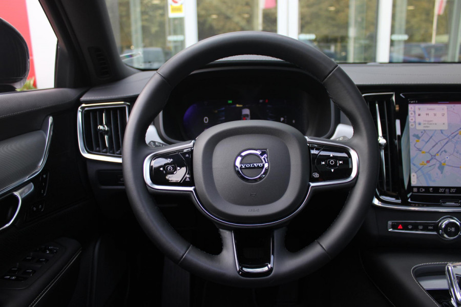 Volvo V90 B5 250PK ULTIMATE DARK MILD HYBRID | PANORAMISCH SCHUIF/KANTEL DAK | HARMAN KARDON PREMIUM AUDIO | FULL-LED ACTIVE HIGH BEAM KOPLAMPEN | LED MISTLAMPEN VOOR | POWER SEATS - BESTUURDERS- EN PASSAGIERSSTOEL ELEKTRISCHVERSTELBAAR MET GEHEUGEN, ELEKTRISCH VERSTELBARE  ZITVERLENGERS /LENDESTEUN VIERVOUDIG VERSTELBAAR | SPORTSTOELEN MET NAPPA LEER | STOEL/STUUR VERWARMING | ORREFORS KRISTALLEN POOKKNOP | ZWARTE HEMELBEKLEDING | EXTRA GETINT GLAS ACHTER | ACHTERUITRIJ CAMERA | UITKLAPBARE ZITVERHOGERS ACHTERBANK | 20" BLACK DIAMONT VELGEN | PARKEER VERWARMING MET TIMER "STAND
