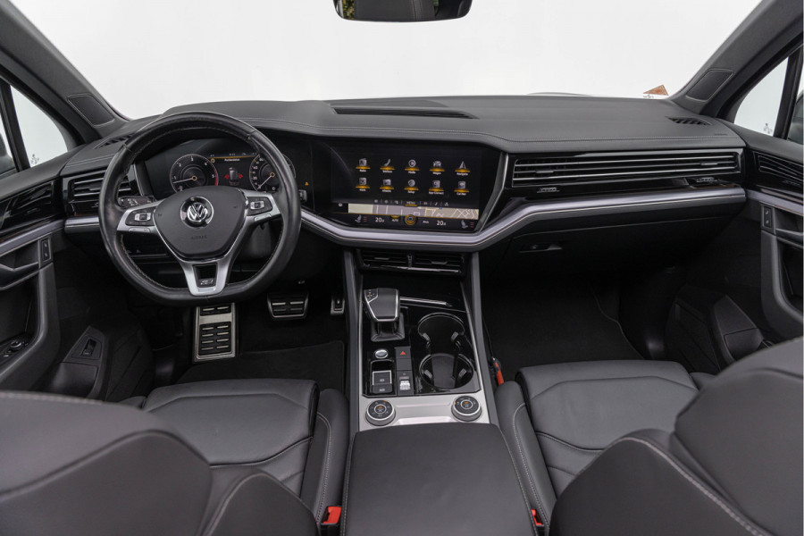 Volkswagen Touareg 3.0 TDI 231pk R-Line Pano 21'' Luchtvering IQ-light Trekhaak