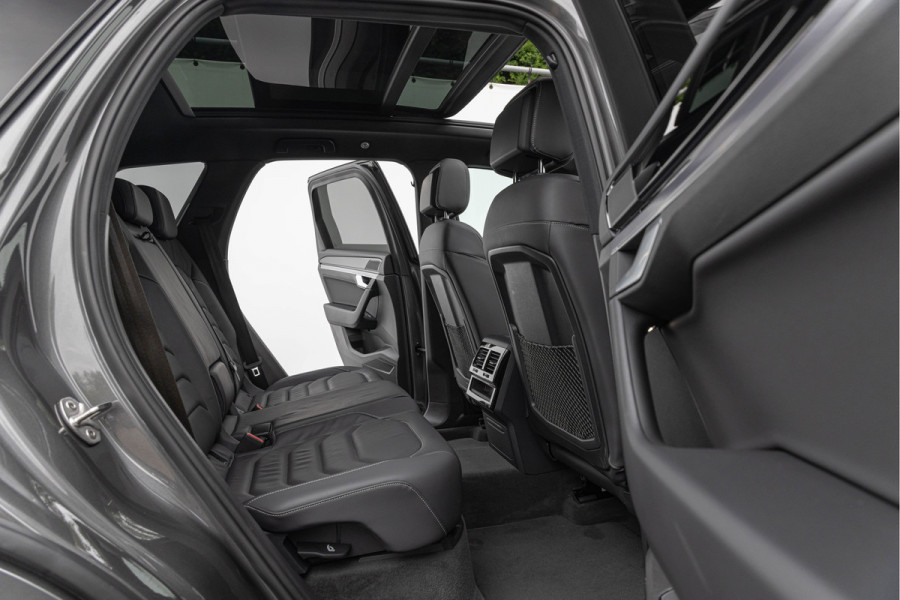 Volkswagen Touareg 3.0 TDI 231pk R-Line Pano 21'' Luchtvering IQ-light Trekhaak