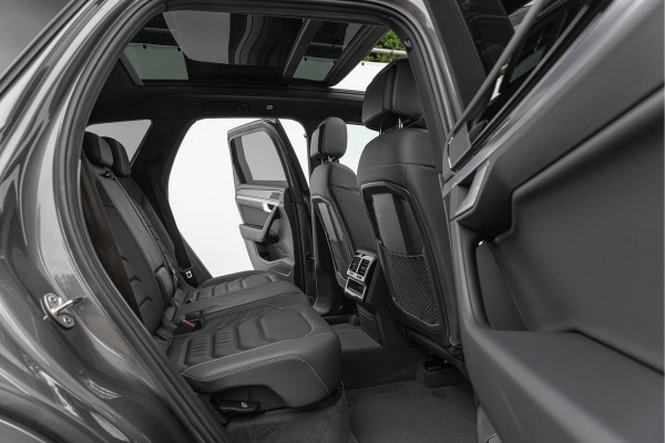 Volkswagen Touareg 3.0 TDI 231pk R-Line Pano 21'' Luchtvering IQ-light Trekhaak
