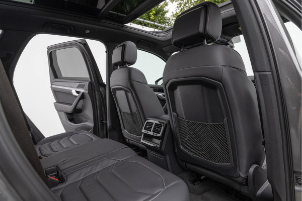 Volkswagen Touareg 3.0 TDI 231pk R-Line Pano 21'' Luchtvering IQ-light Trekhaak