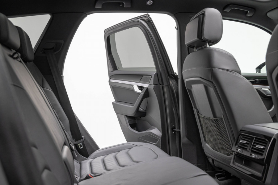 Volkswagen Touareg 3.0 TDI 231pk R-Line Pano 21'' Luchtvering IQ-light Trekhaak