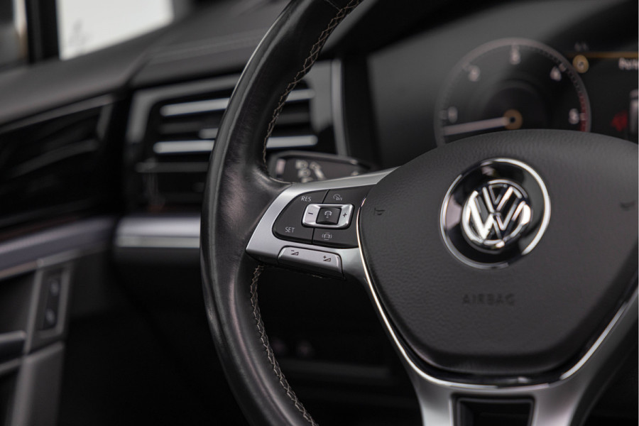 Volkswagen Touareg 3.0 TDI 231pk R-Line Pano 21'' Luchtvering IQ-light Trekhaak