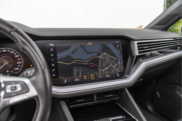 Volkswagen Touareg 3.0 TDI 231pk R-Line Pano 21'' Luchtvering IQ-light Trekhaak