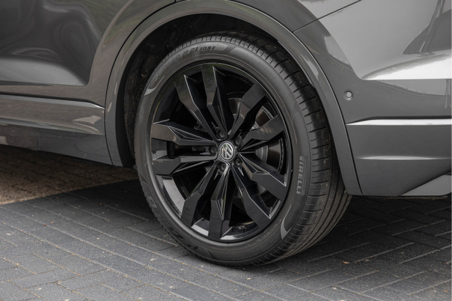 Volkswagen Touareg 3.0 TDI 231pk R-Line Pano 21'' Luchtvering IQ-light Trekhaak