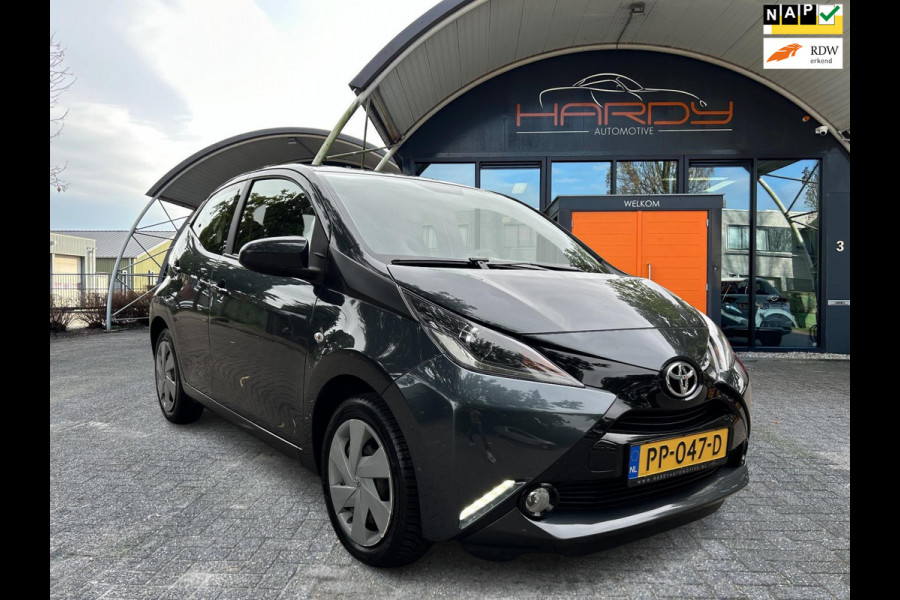 Toyota Aygo 1.0 VVT-i x-play Apple Carplay Camera Navi Rijklaarprijs!
