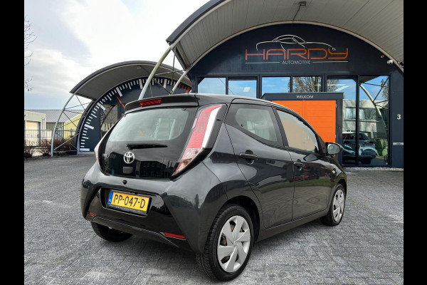 Toyota Aygo 1.0 VVT-i x-play Apple Carplay Camera Navi Rijklaarprijs!