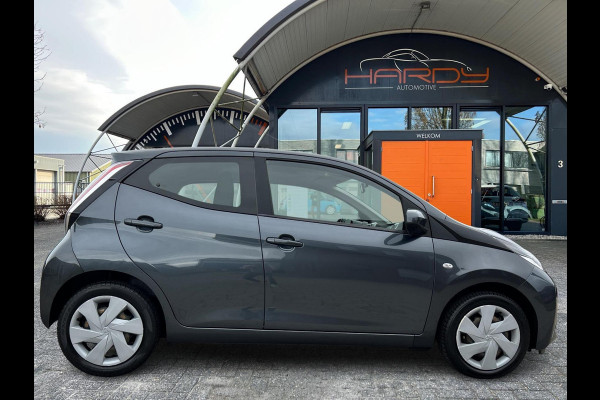 Toyota Aygo 1.0 VVT-i x-play Apple Carplay Camera Navi Rijklaarprijs!