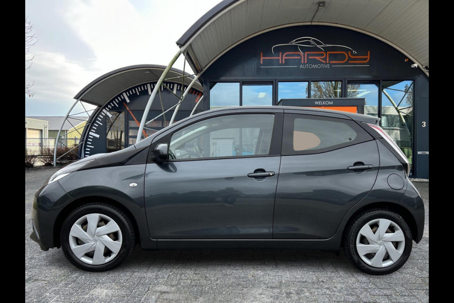 Toyota Aygo 1.0 VVT-i x-play Apple Carplay Camera Navi Rijklaarprijs!