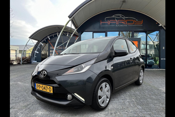 Toyota Aygo 1.0 VVT-i x-play Apple Carplay Camera Navi Rijklaarprijs!