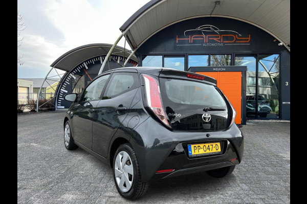 Toyota Aygo 1.0 VVT-i x-play Apple Carplay Camera Navi Rijklaarprijs!