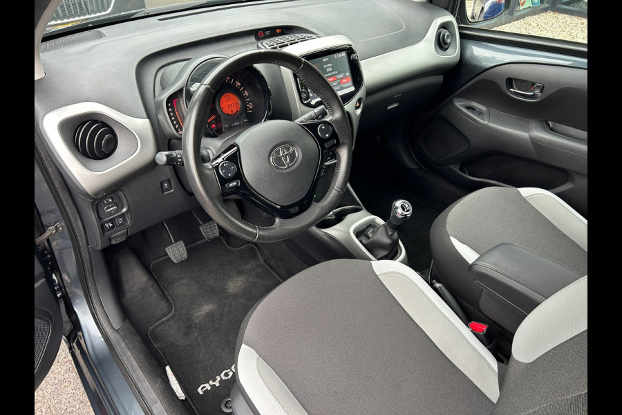 Toyota Aygo 1.0 VVT-i x-play Apple Carplay Camera Navi Rijklaarprijs!