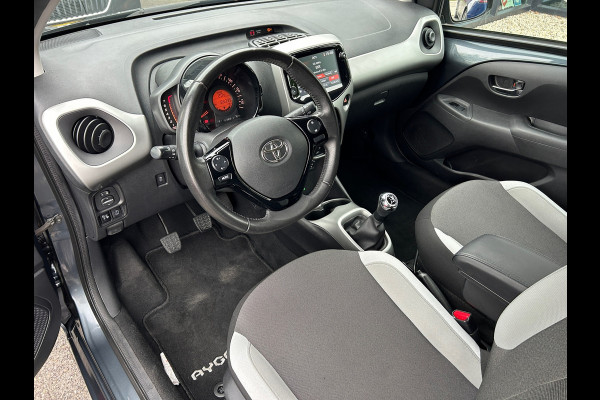 Toyota Aygo 1.0 VVT-i x-play Apple Carplay Camera Navi Rijklaarprijs!