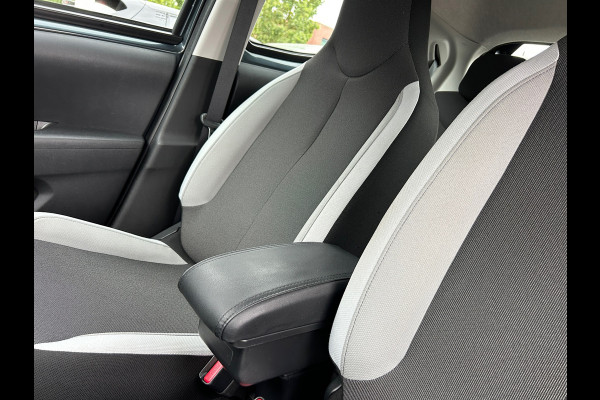 Toyota Aygo 1.0 VVT-i x-play Apple Carplay Camera Navi Rijklaarprijs!