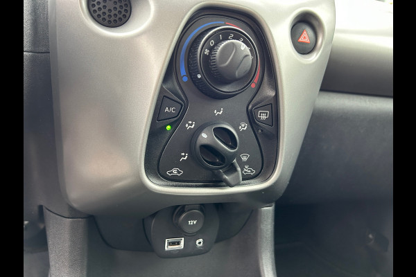Toyota Aygo 1.0 VVT-i x-play Apple Carplay Camera Navi Rijklaarprijs!