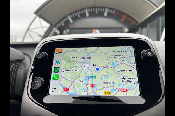 Toyota Aygo 1.0 VVT-i x-play Apple Carplay Camera Navi Rijklaarprijs!