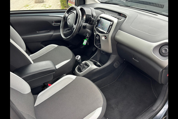 Toyota Aygo 1.0 VVT-i x-play Apple Carplay Camera Navi Rijklaarprijs!