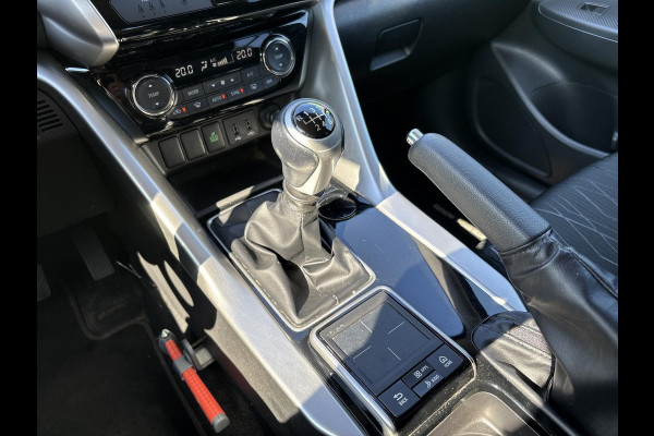 Mitsubishi Eclipse Cross 1.5 DI-T First Edition | Trekhaak | Stoelverwarming 1600kg trekgewicht ! heads-up display | stoelverwarming