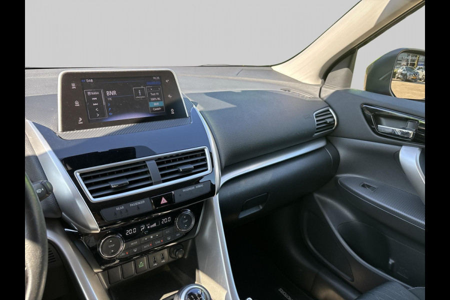 Mitsubishi Eclipse Cross 1.5 DI-T First Edition | Trekhaak | Stoelverwarming 1600kg trekgewicht ! heads-up display | stoelverwarming