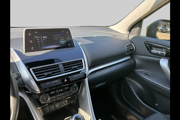 Mitsubishi Eclipse Cross 1.5 DI-T First Edition | Trekhaak | Stoelverwarming 1600kg trekgewicht ! heads-up display | stoelverwarming