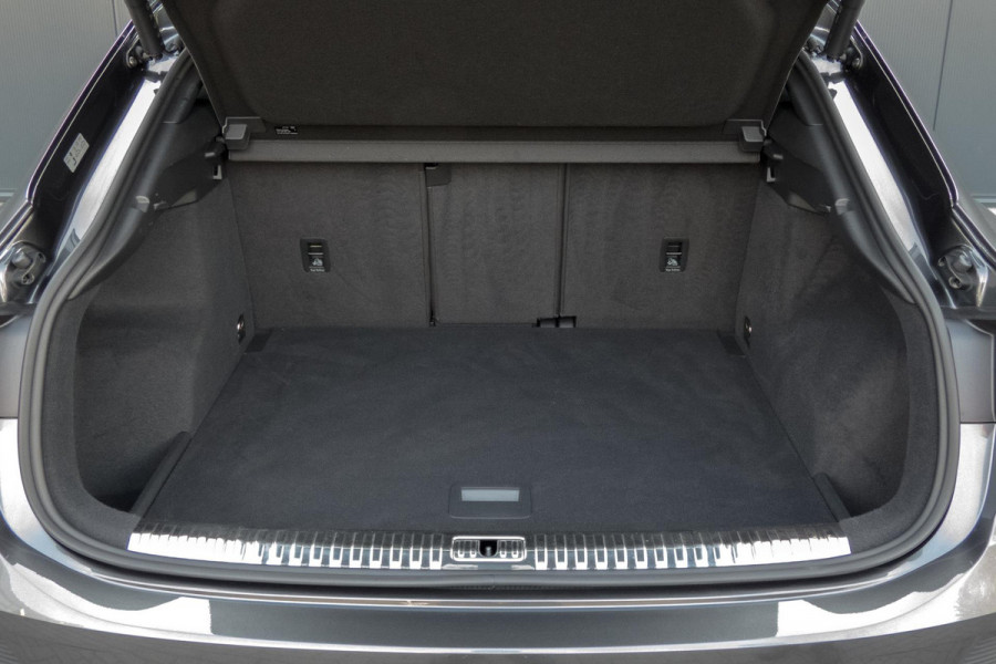 Audi Q3 Sportback 35 TFSI S Edition | S-LINE | TREKHAAK | LED | ACC | S-LINE INTERIEUR