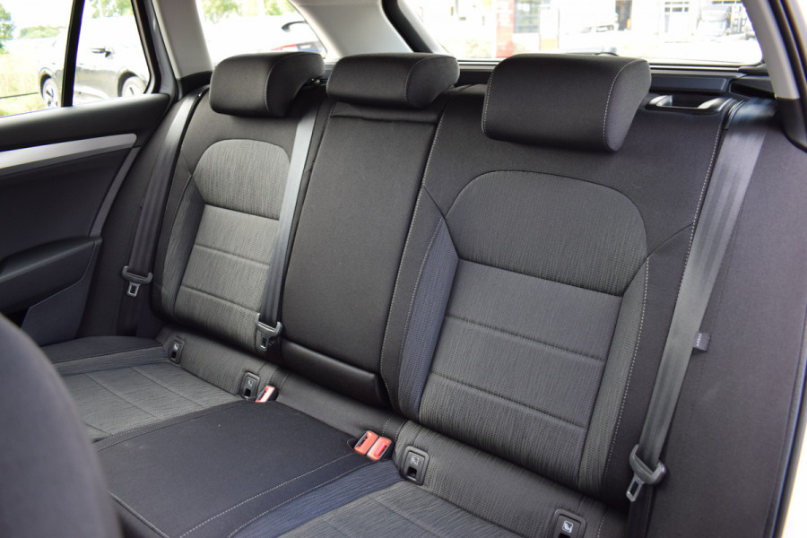 Škoda Superb Combi 1.5 TSI ACT Ambition Business | Panorama | Trekhaak | Apple Carplay