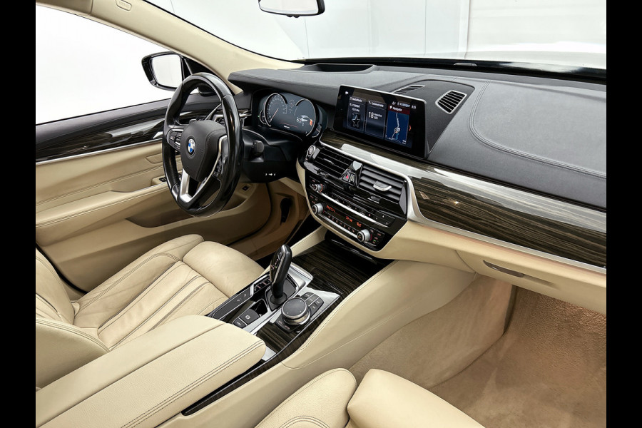 BMW 6 Serie Gran Turismo 630i High Executive(NL-auto, Dealer OnderH, Comfort Stoelen, Camera, Navi Pro, PDC V+A, StoelV, Etc)