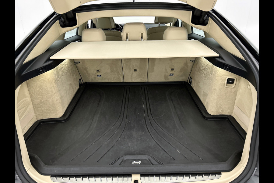 BMW 6 Serie Gran Turismo 630i High Executive(NL-auto, Dealer OnderH, Comfort Stoelen, Camera, Navi Pro, PDC V+A, StoelV, Etc)