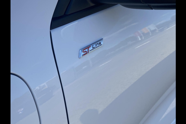 Ford Kuga 2.5 PHEV ST-Line 243 pk | Driver Assistance Pack | Wegklapbare trekhaak | 2.100 kg trekgewicht! | Winterpakket | 19 inch Licht metalen Velgen | €4.000,- prijsvoordeel!