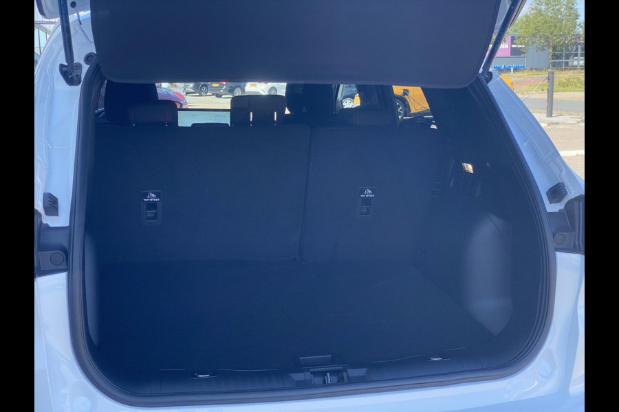 Ford Kuga 2.5 PHEV ST-Line 243 pk | Driver Assistance Pack | Wegklapbare trekhaak | 2.100 kg trekgewicht! | Winterpakket | 19 inch Licht metalen Velgen | €4.000,- prijsvoordeel!
