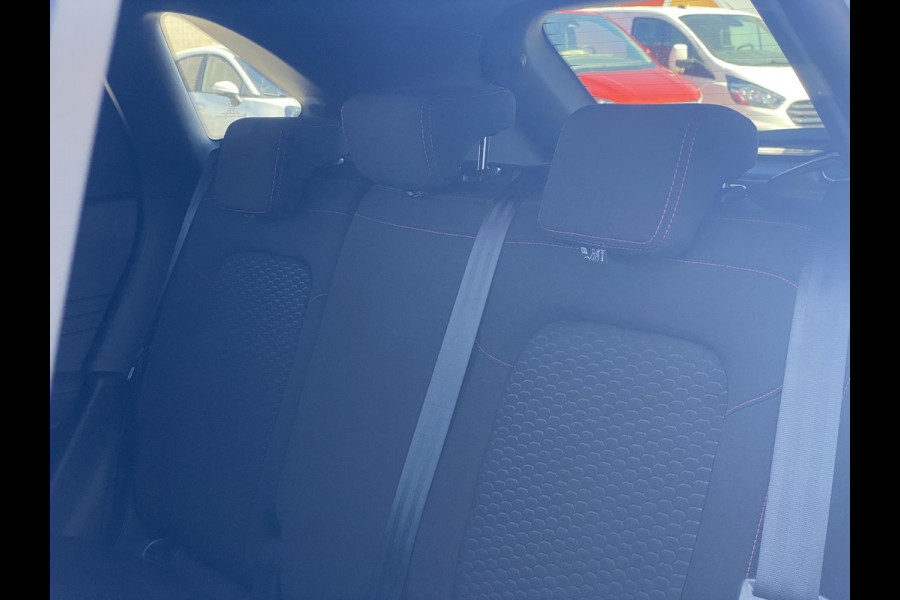 Ford Kuga 2.5 PHEV ST-Line 243 pk | Driver Assistance Pack | Wegklapbare trekhaak | 2.100 kg trekgewicht! | Winterpakket | 19 inch Licht metalen Velgen | €4.000,- prijsvoordeel!