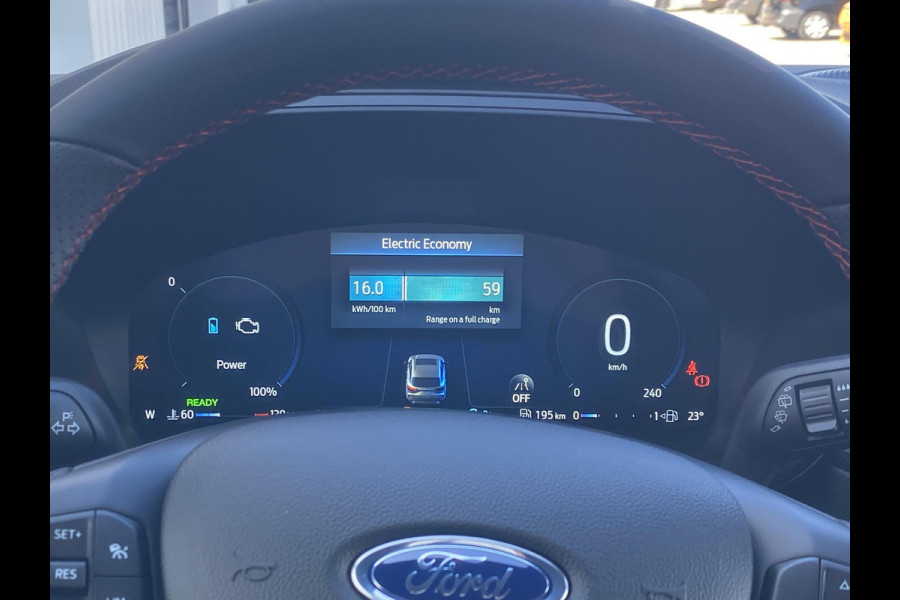 Ford Kuga 2.5 PHEV ST-Line 243 pk | Driver Assistance Pack | Wegklapbare trekhaak | 2.100 kg trekgewicht! | Winterpakket | 19 inch Licht metalen Velgen | €4.000,- prijsvoordeel!