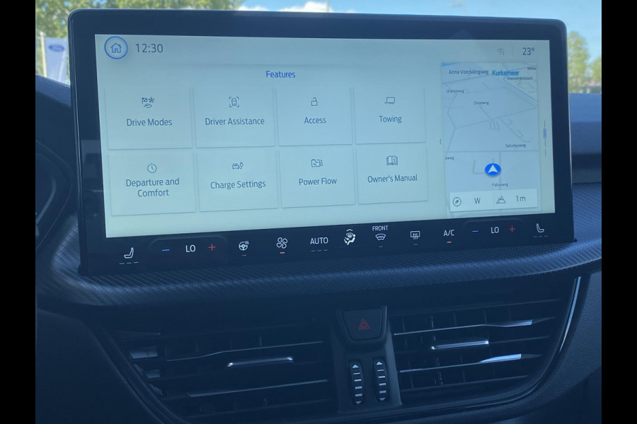Ford Kuga 2.5 PHEV ST-Line 243 pk | Driver Assistance Pack | Wegklapbare trekhaak | 2.100 kg trekgewicht! | Winterpakket | 19 inch Licht metalen Velgen | €4.000,- prijsvoordeel!