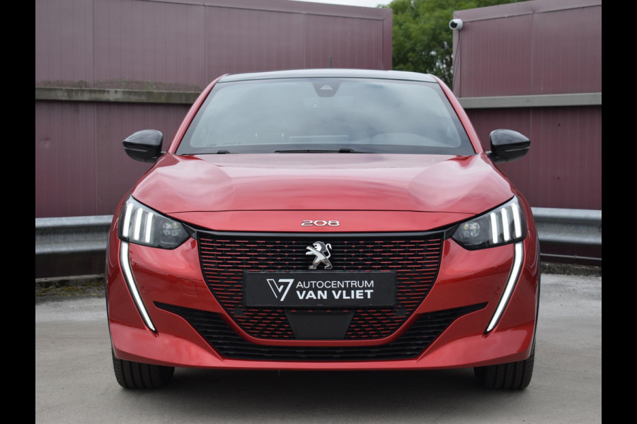 Peugeot e-208 EV GT Pack 50 kWh 3 FASE | PANODAK | ACHTERUITRIJCAMERA MET SENSOREN | NAVI & CARPLAY | E.C.C. |