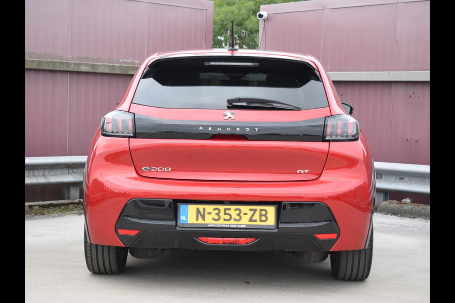 Peugeot e-208 EV GT Pack 50 kWh 3 FASE | PANODAK | ACHTERUITRIJCAMERA MET SENSOREN | NAVI & CARPLAY | E.C.C. |