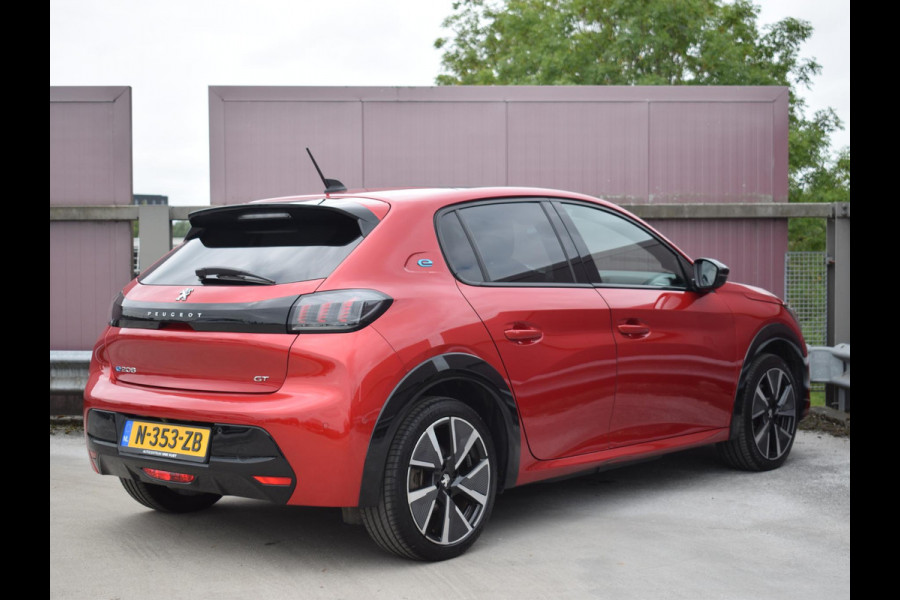Peugeot e-208 EV GT Pack 50 kWh 3 FASE | PANODAK | ACHTERUITRIJCAMERA MET SENSOREN | NAVI & CARPLAY | E.C.C. |