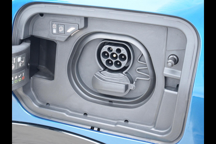 Peugeot E-5008 GT 73 kWh 360 CAMERA MET SENSOREN | NAVI & CARPLAY | STOEL- & STUURVERWARMING |