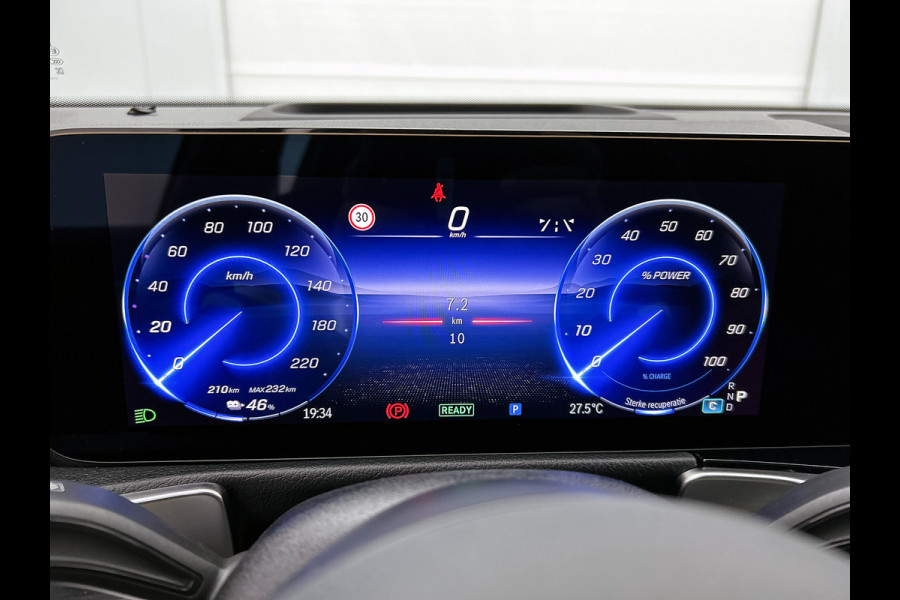 Mercedes-Benz EQB 250+ Business Solution AMG 71 kWh | Trekhaak | Premium pakket | Parkeerpakket met 360°-camera | KEYLESS-GO comfort pakket | EASY PACK achterklep | Head-up display | Dodehoekassistent | Extra USB-poorten |