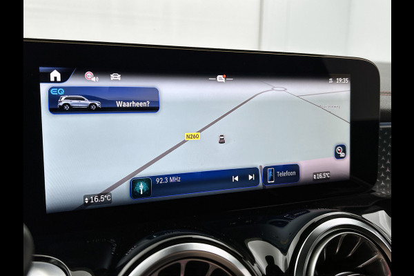 Mercedes-Benz EQB 250+ Business Solution AMG 71 kWh | Trekhaak | Premium pakket | Parkeerpakket met 360°-camera | KEYLESS-GO comfort pakket | EASY PACK achterklep | Head-up display | Dodehoekassistent | Extra USB-poorten |
