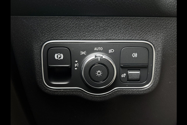 Mercedes-Benz EQB 250+ Business Solution AMG 71 kWh | Trekhaak | Premium pakket | Parkeerpakket met 360°-camera | KEYLESS-GO comfort pakket | EASY PACK achterklep | Head-up display | Dodehoekassistent | Extra USB-poorten |