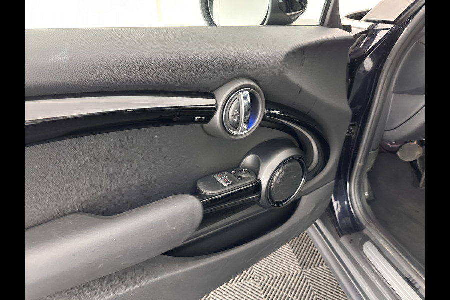 MINI Mini Electric Yours 33 kWh [ 3-Fase ] Aut.*PANO | LUXURY-LEATHER | HARMAN/KARDON-AUDIO | MATRIX-LED | KEYLESS | CAMERA | NAVI-FULLMAP | DIGI-COCKPIT | DAB | HEAD-UP | HEATED-SPORTSEATS | AMBIENT-LIGHT | CCS-FASTLOADER | 17"ALU*