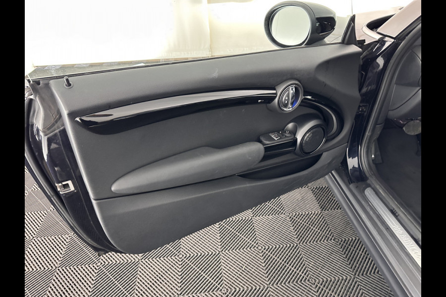 MINI Mini Electric Yours 33 kWh [ 3-Fase ] Aut.*PANO | LUXURY-LEATHER | HARMAN/KARDON-AUDIO | MATRIX-LED | KEYLESS | CAMERA | NAVI-FULLMAP | DIGI-COCKPIT | DAB | HEAD-UP | HEATED-SPORTSEATS | AMBIENT-LIGHT | CCS-FASTLOADER | 17"ALU*