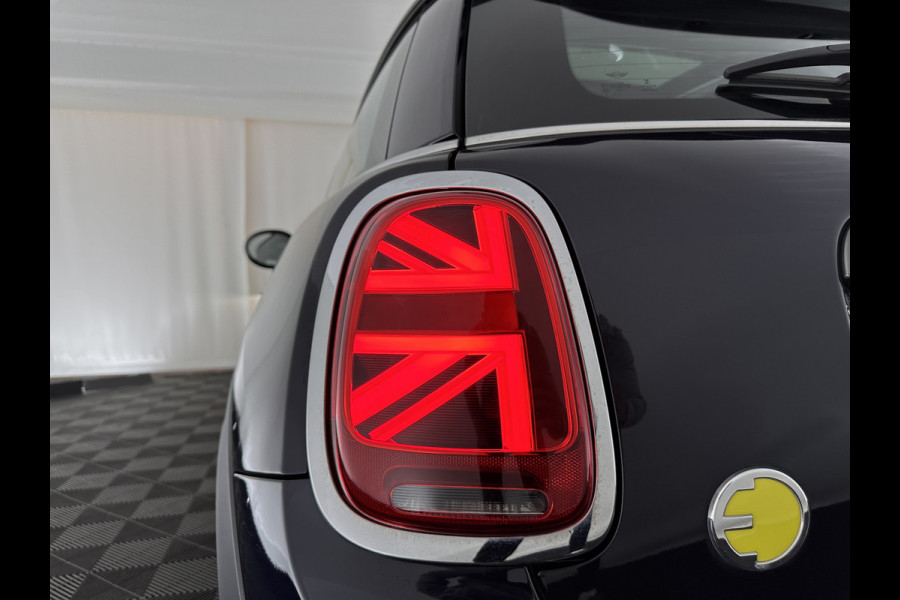 MINI Mini Electric Yours 33 kWh [ 3-Fase ] Aut.*PANO | LUXURY-LEATHER | HARMAN/KARDON-AUDIO | MATRIX-LED | KEYLESS | CAMERA | NAVI-FULLMAP | DIGI-COCKPIT | DAB | HEAD-UP | HEATED-SPORTSEATS | AMBIENT-LIGHT | CCS-FASTLOADER | 17"ALU*