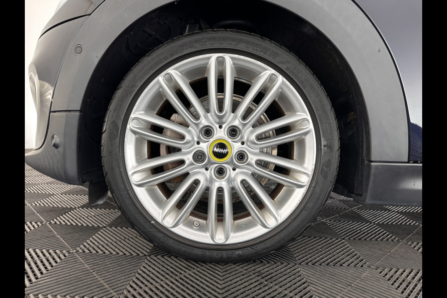 MINI Mini Electric Yours 33 kWh [ 3-Fase ] Aut.*PANO | LUXURY-LEATHER | HARMAN/KARDON-AUDIO | MATRIX-LED | KEYLESS | CAMERA | NAVI-FULLMAP | DIGI-COCKPIT | DAB | HEAD-UP | HEATED-SPORTSEATS | AMBIENT-LIGHT | CCS-FASTLOADER | 17"ALU*