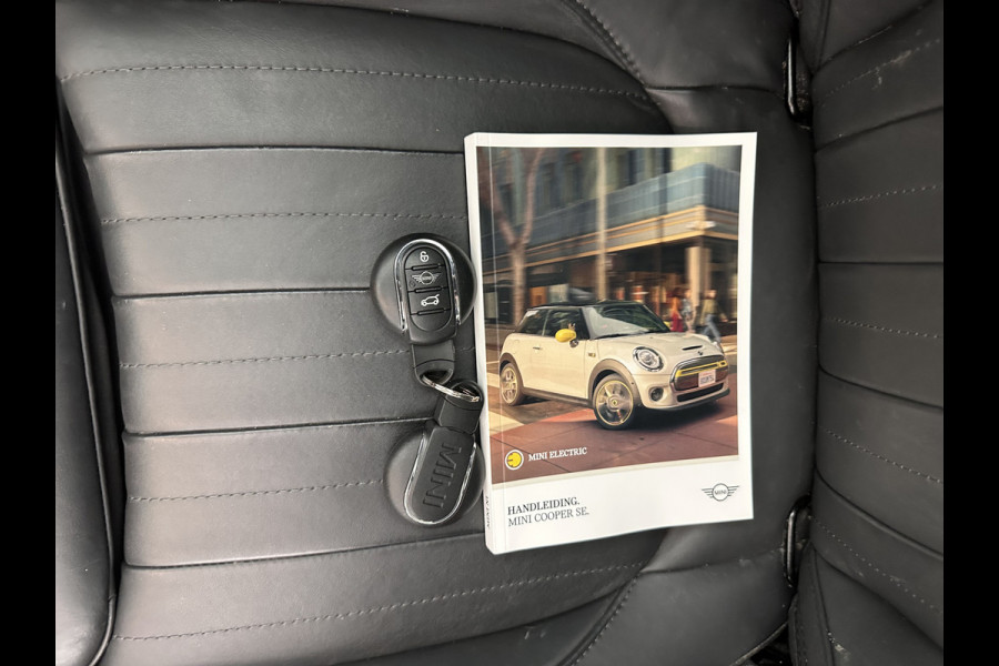 MINI Mini Electric Yours 33 kWh [ 3-Fase ] Aut.*PANO | LUXURY-LEATHER | HARMAN/KARDON-AUDIO | MATRIX-LED | KEYLESS | CAMERA | NAVI-FULLMAP | DIGI-COCKPIT | DAB | HEAD-UP | HEATED-SPORTSEATS | AMBIENT-LIGHT | CCS-FASTLOADER | 17"ALU*