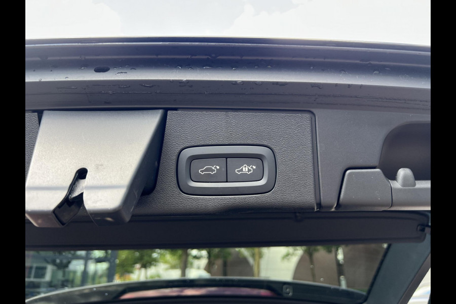 Volvo XC60 2.0 T8 Plug-in hybrid AWD Ultimate Black Edition PANO| STOEL/STUUR VERW.| 360 CAMERA| HARMAN KARDON| ELEK. STOEL MET MEMORY|