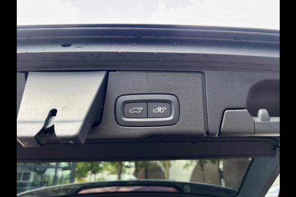 Volvo XC60 2.0 T8 Plug-in hybrid AWD Ultimate Black Edition PANO| STOEL/STUUR VERW.| 360 CAMERA| HARMAN KARDON| ELEK. STOEL MET MEMORY|