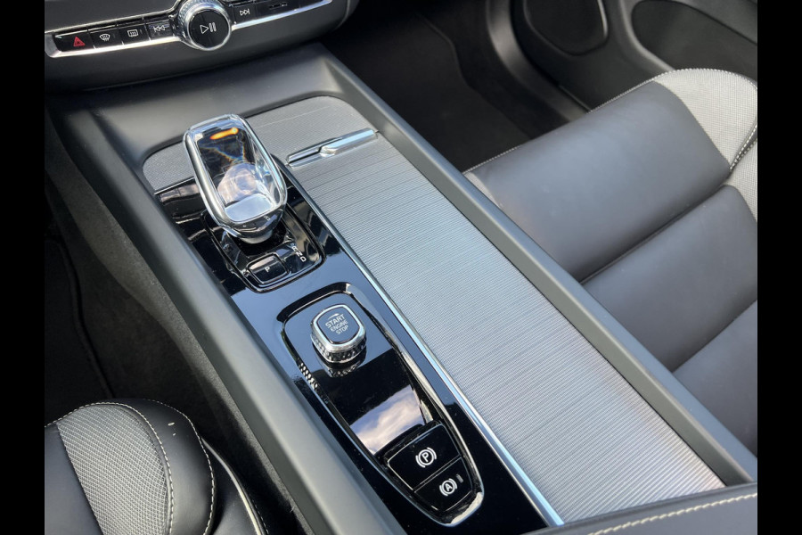 Volvo XC60 2.0 T8 Plug-in hybrid AWD Ultimate Black Edition PANO| STOEL/STUUR VERW.| 360 CAMERA| HARMAN KARDON| ELEK. STOEL MET MEMORY|