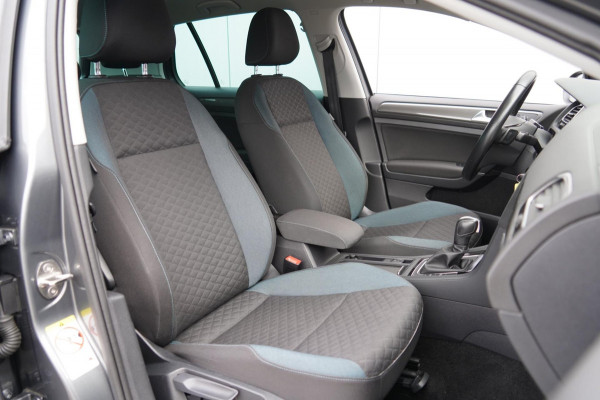 Volkswagen Golf 1.5 TSI IQ.Drive / Navi / ACC / Side assist / Stoelverwarming / PDC V+A