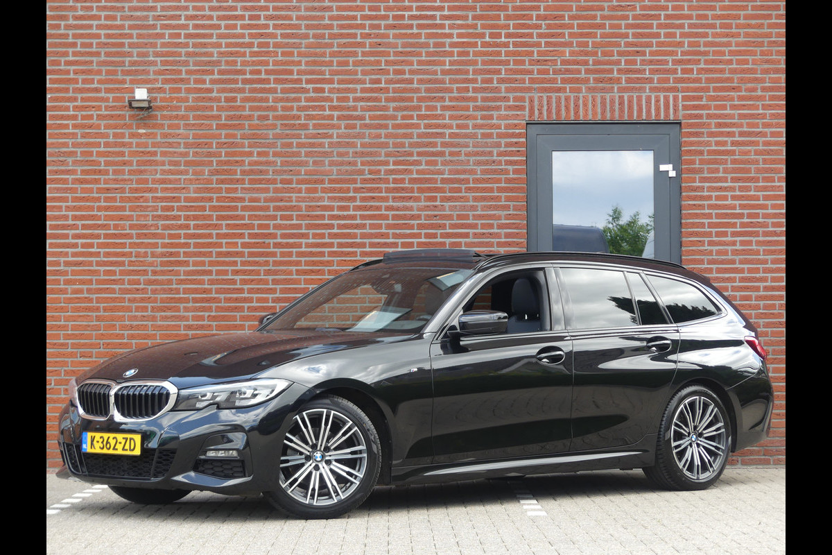 BMW 3 Serie Touring 320d M-Pakket Panoramadak/Trekhaak/LED
